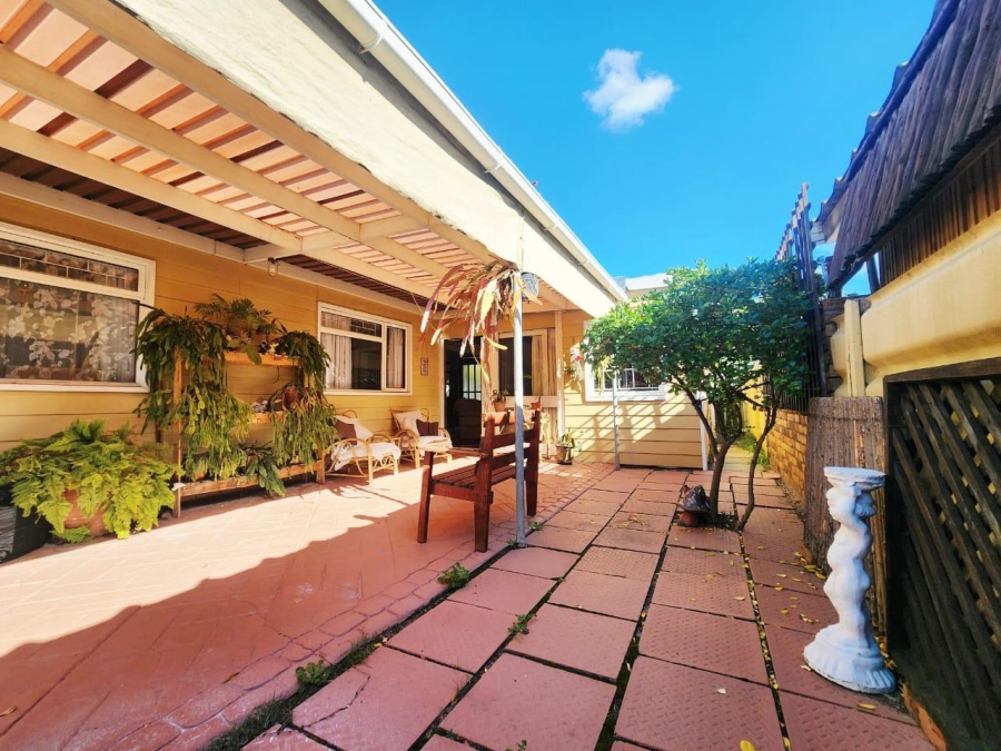 To Let 3 Bedroom Property for Rent in Bothasig Western Cape